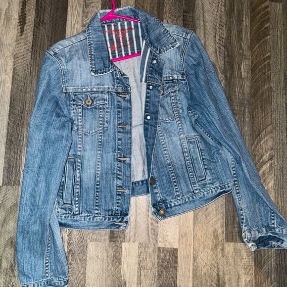 American Eagle Outfitters Jackets & Blazers - Vintage y2k distressed classic jean jacket American eagle